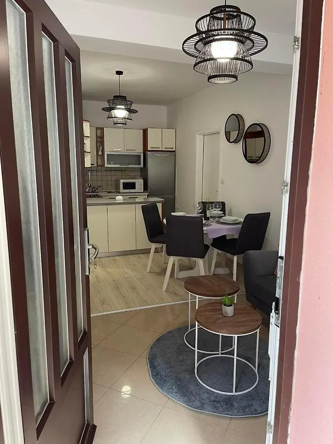 Apartments Lovro contacts